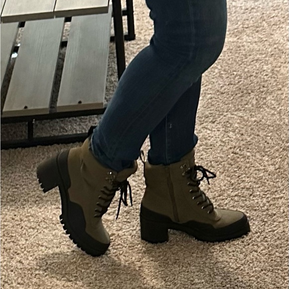 Falls Creek Army Green and black stylish heeled combat boots size 9 - Picture 1 of 7